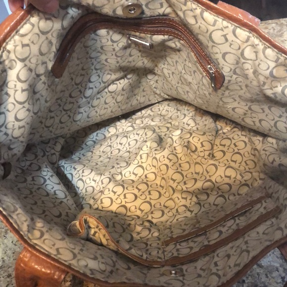 Guess Purse - Picture 4 of 6